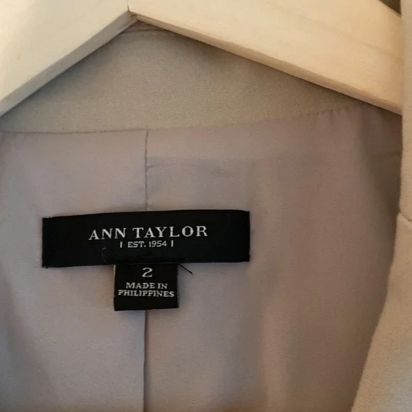 Ann Taylor Blazer Ann Taylor Notched Two Button Blazer with Stretch Size 2 - Picture 5 of 10